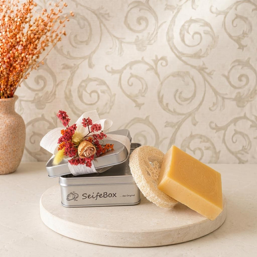 Naturseife in SeifeBox mit Trockenblümchen & Luffa